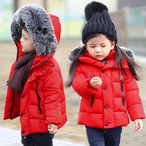 Χοντρό σακάκι χειμώνα για τα αγόρια και τα κορίτσια με κουκούλα κάτω, σε μαύρο, κόκκινο και γκρι χρώμα