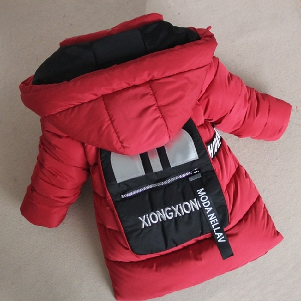 Μεγάλο μακρύ μπουφάν  για αγόρια σε μαύρο, κόκκινο, πράσινο και πορτοκαλί, με κουκούλα και σακίδιο με φερμουάρ