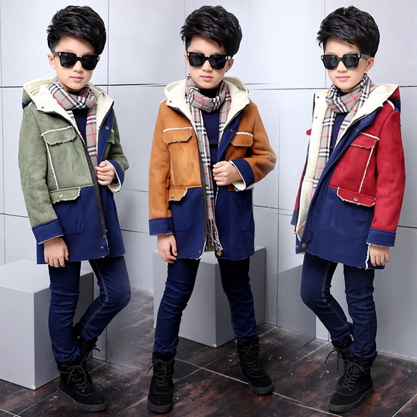 Μακρύ χειμωνιάτικο παλτό με κουκούλα για τα αγόρια με κόκκινο χρώμα. μπεζ και πράσινο