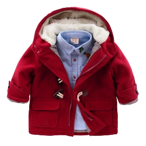 Зимно палто с качулка за момчета в тъмносин, сив, бежов и червен цвят, с цип