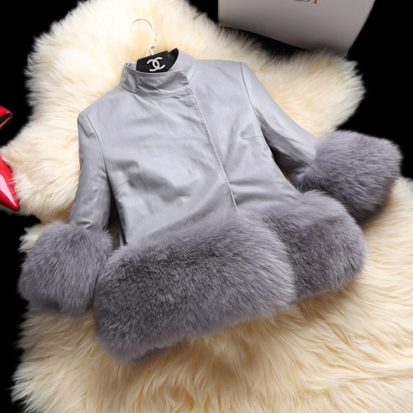 Κυρίες σακάκι από τεχνητή δέρμα και ογκώδη χνούδι του χιτωνίου και του πυθμένα του μαύρο σακάκι, γκρι, ροζ και βυσσινί