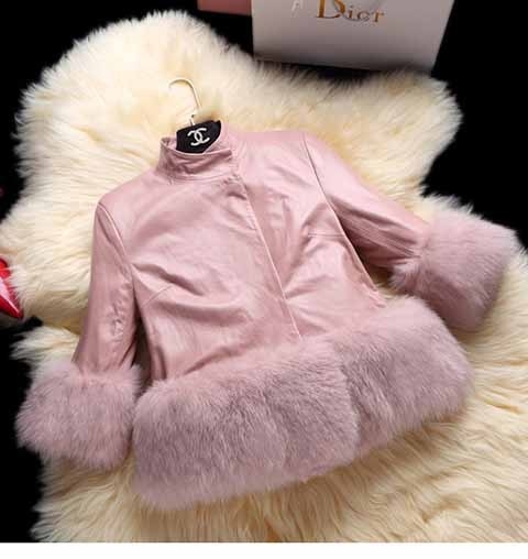 Κυρίες σακάκι από τεχνητή δέρμα και ογκώδη χνούδι του χιτωνίου και του πυθμένα του μαύρο σακάκι, γκρι, ροζ και βυσσινί