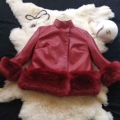 Κυρίες σακάκι από τεχνητή δέρμα και ογκώδη χνούδι του χιτωνίου και του πυθμένα του μαύρο σακάκι, γκρι, ροζ και βυσσινί