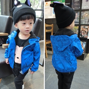 Παιδικό χειμωνιάτικο  μπουφάν  σε μπλε χρώμα για αγόρια με κουκούλα