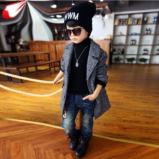 Μακρύ χειμωνιάτικο παλτό για αγόρια σε γκρι χρώμα με τσέπες