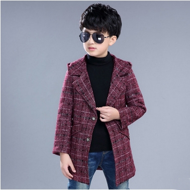Κομψό παλτό για αγόρια σε κόκκινο, μπλε και μπεζ χρώμα