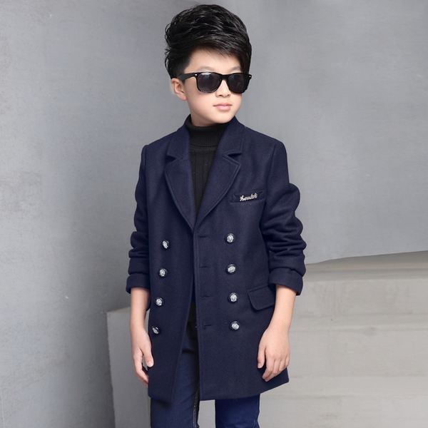 Παιδικό μακρύ κομψό παλτό για αγόρια σε σκούρο μπλε και κόκκινο χρώμα