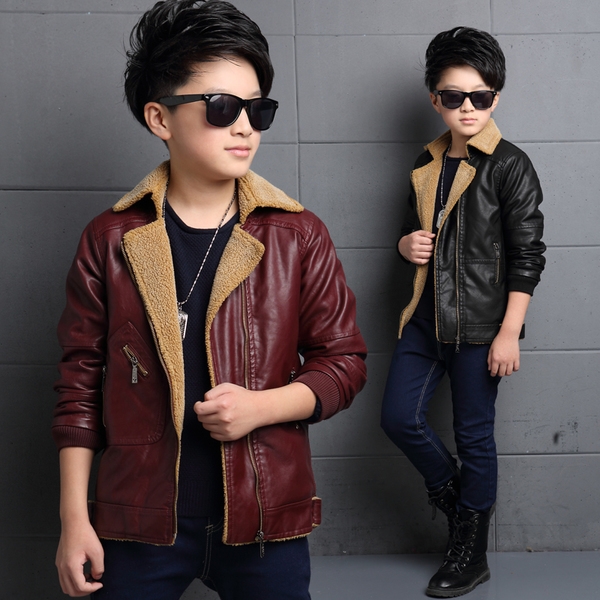 Δερμάτινο χοντρό μπουφάν για αγόρια σε κόκκινο και μαύρο χρώμα και με γιακά με γούνα
