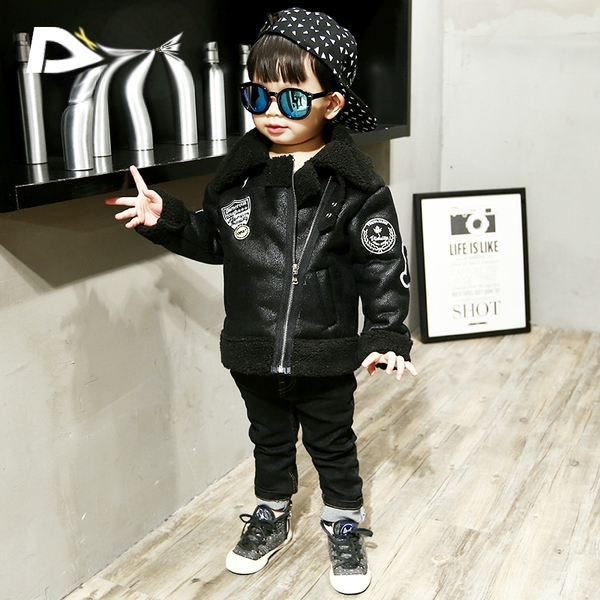 Παιδικό χειμωνιάτικο παλτό σε πράσινο και μαύρο χρώμα με παχύ κολάρο για αγόρια