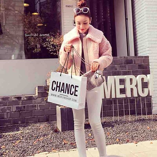 Οι γυναίκες χειμώνα σύντομο παχύ σακάκι σε ένα μήκος του γοφούς μαύρο και ροζ αντίστροφη κολάρο