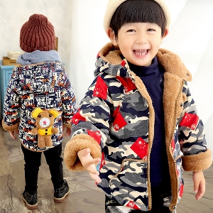 Детски есенни и зимни якета за момчета с кадифена подплата и меченце два интересни модела с качулка