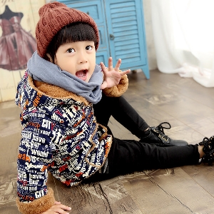 Παιδικά  χειμωνιάτικα μπουφάν  για αγόρια με βελούδινη επένδυση και κουκούλα δύο ενδιαφέροντα μοντέλα με κουκούλα