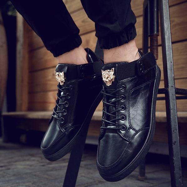 Ανδρικά παπούτσια με βελκρό σε 5 παραλλαγές για το χειμώνα , το  φθινόπωρο και την άνοιξη σε μαύρο, λευκό και χρυσό χρώμα