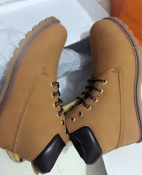 Κομψές ανδρικές και γυναικείες μπότες με ανθεκτική σόλα και κορδόνια σε καφέ, μαύρο, κίτρινο χρώμα -  καμουφλάζ