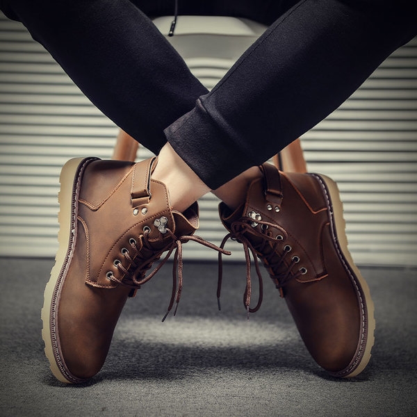 Χειμερινές ανδρικές μπότες με ανθεκτική σόλα σε καφέ, μαύρο και καφέ χρώμα με κορδόνια