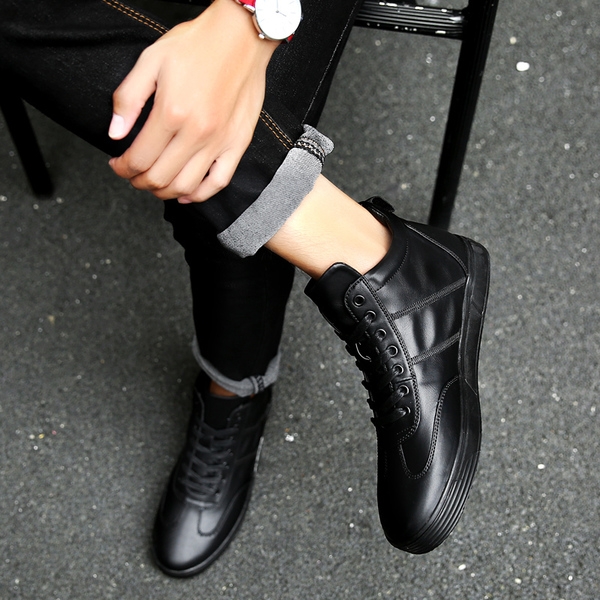 Стилни топли кецове за мъже с връзки в черен, бял и червен цвят с надпис 'Classic'