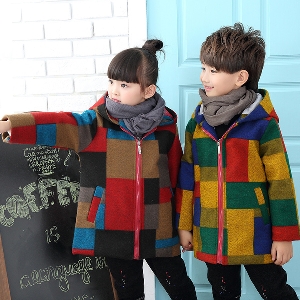 Παιδικό παλτό για κορίτσια και αγόρια σε χρώμα, μακριά και με κουκούλα