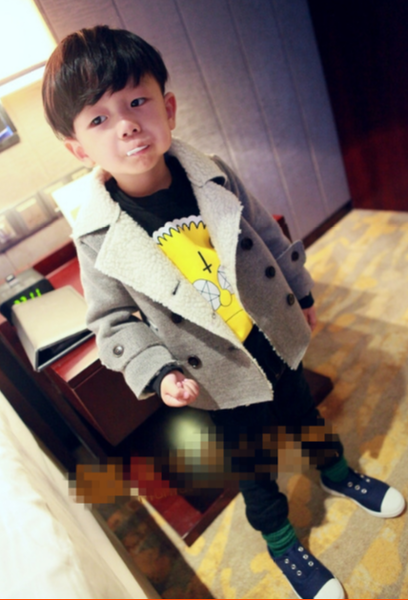 Стилно зимно палто с копчета за момчета с вълнена яка в сив цвят