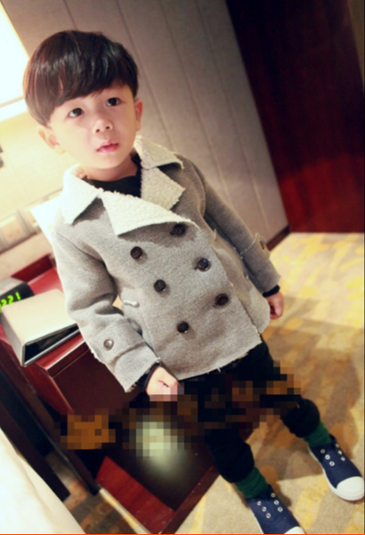 Стилно зимно палто с копчета за момчета с вълнена яка в сив цвят