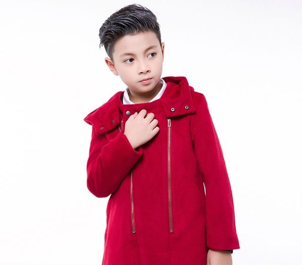 Μοντέρνο μάλλινο παλτό για αγόρια με κουκούλα και φερμουάρ σε κόκκινο και μπεζ χρώμα