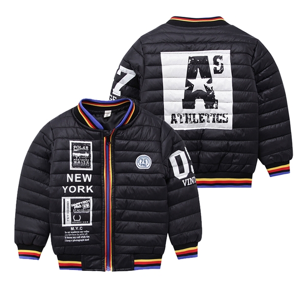 Дебело зимно яке за момчета с надписи и цип в син, червен и черен цвят