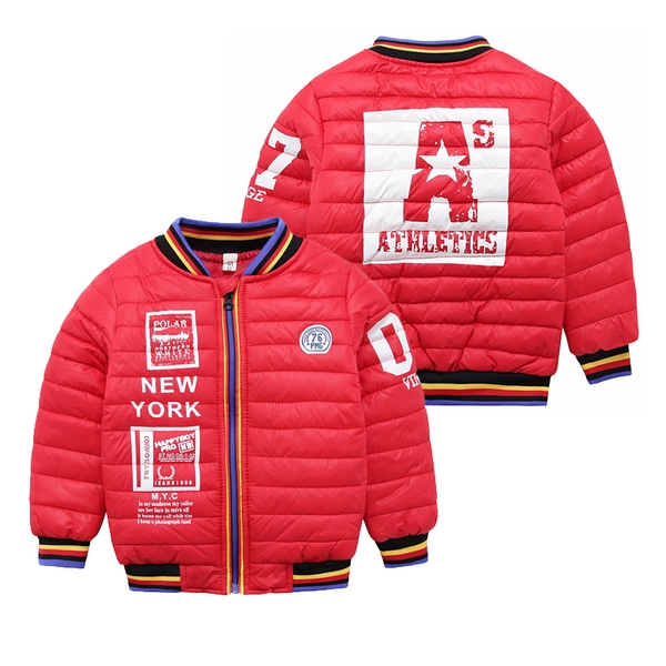 Дебело зимно яке за момчета с надписи и цип в син, червен и черен цвят