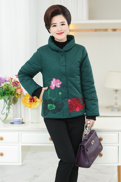 Дамско памучно яке с дължина до около ханша в различни модели за жени на средна възраст с цветя