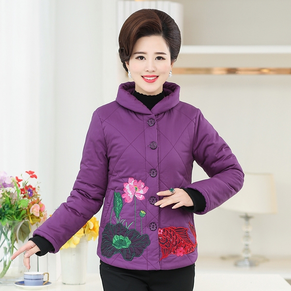 Дамско памучно яке с дължина до около ханша в различни модели за жени на средна възраст с цветя