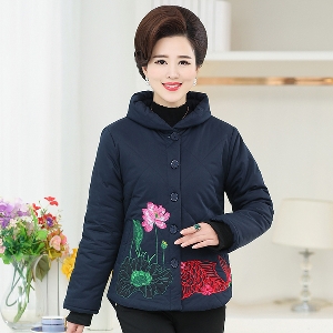 Дамско памучно яке с дължина до около ханша в различни модели за жени на средна възраст с цветя