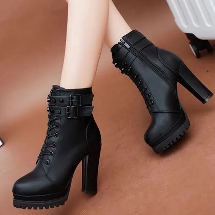 Γυναικείες ΝΕΕΣ  χειμωνιάτικες μπότες με πλατφόρμα σε κόκκινο και μαύρο χρώμα