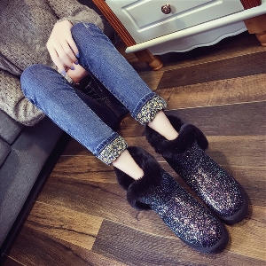 Γυναικείες μπότες με μαύρο και γκρι μπροκάρ κατάλληλες για τις χιονισμένες μέρες