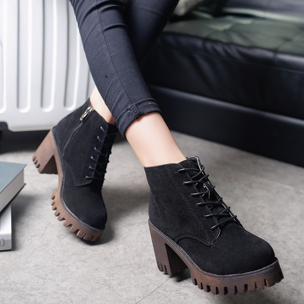 Дамски велурени боти с грайферна подметка в три цвята