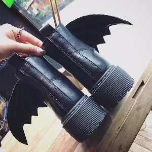 Γυναικείες δερμάτινες μπότες με φτερά: μπορντό, μαύρο και καφέ χρώμα