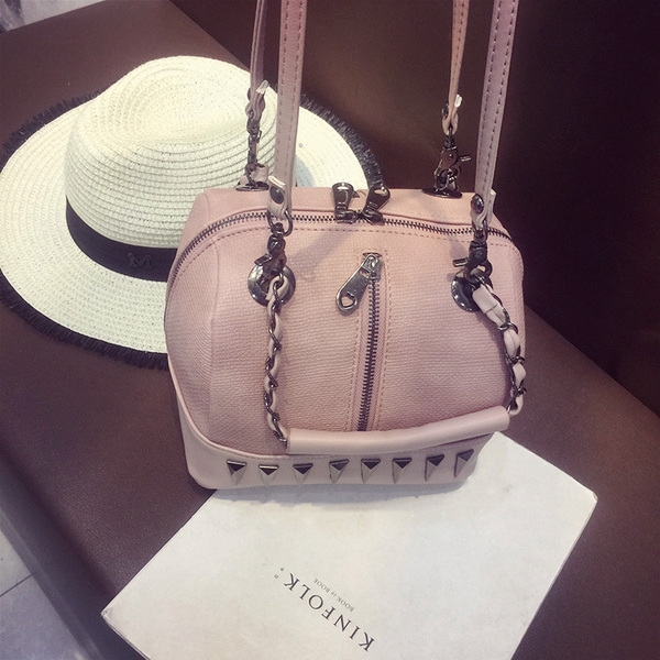 Дамска компактна чанта от изкуствена еко кожа и мека повърхност розова, бяла, черна