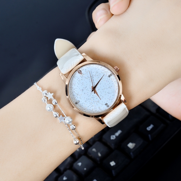 Стилен дамски часовник в три цвята- черен, бял и червен. 