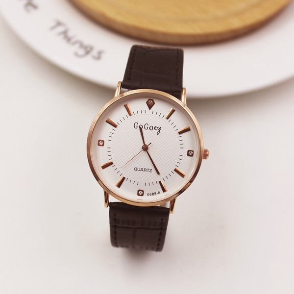 Уникални часовници в кафяв, черен и бял цвят- подходящи за влюбени двойки. 