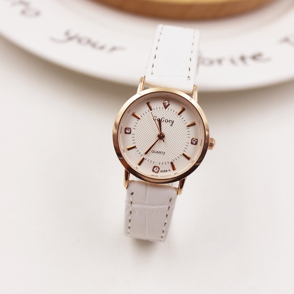 Уникални часовници в кафяв, черен и бял цвят- подходящи за влюбени двойки. 