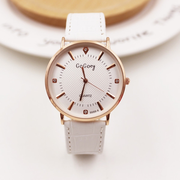 Уникални часовници в кафяв, черен и бял цвят- подходящи за влюбени двойки. 