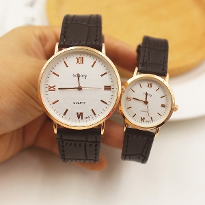 Уникални часовници в кафяв, черен и бял цвят- подходящи за влюбени двойки. 
