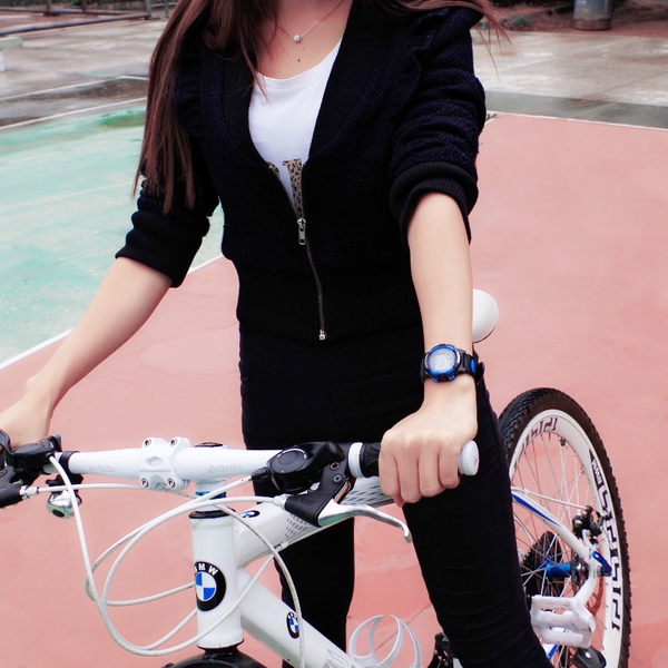 Водоустойчиви часовници подходящи за момичета и момчета. 