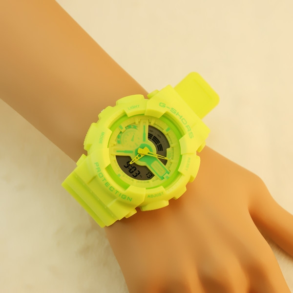 Гумени часовници подходящи за мъже и жени в различни свежи цветове. 