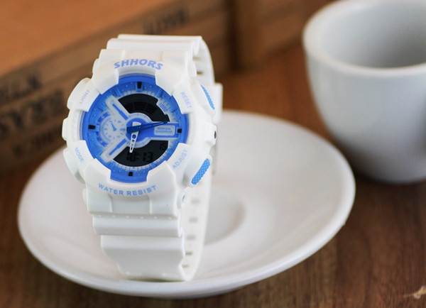 Гумени часовници подходящи за мъже и жени в различни свежи цветове. 