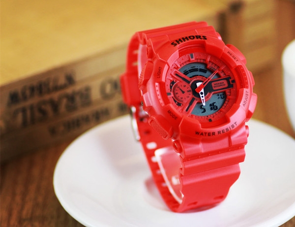 Гумени часовници подходящи за мъже и жени в различни свежи цветове. 