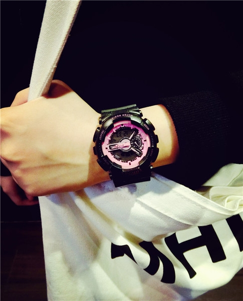 Гумени часовници подходящи за мъже и жени в различни свежи цветове. 