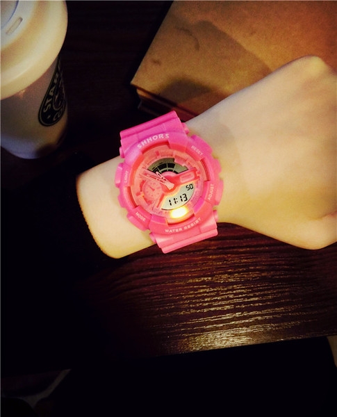 Гумени часовници подходящи за мъже и жени в различни свежи цветове. 