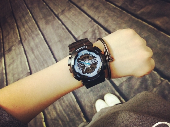 Гумени часовници подходящи за мъже и жени в различни свежи цветове. 