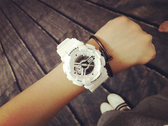 Гумени часовници подходящи за мъже и жени в различни свежи цветове. 