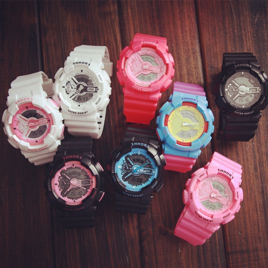 Гумени часовници подходящи за мъже и жени в различни свежи цветове. 