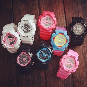 Гумени часовници подходящи за мъже и жени в различни свежи цветове. 