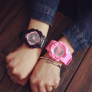 Καουτσούκ ρολόγια κατάλληλα για άντρες και γυναίκες σε διάφορα φρέσκα χρώματα.